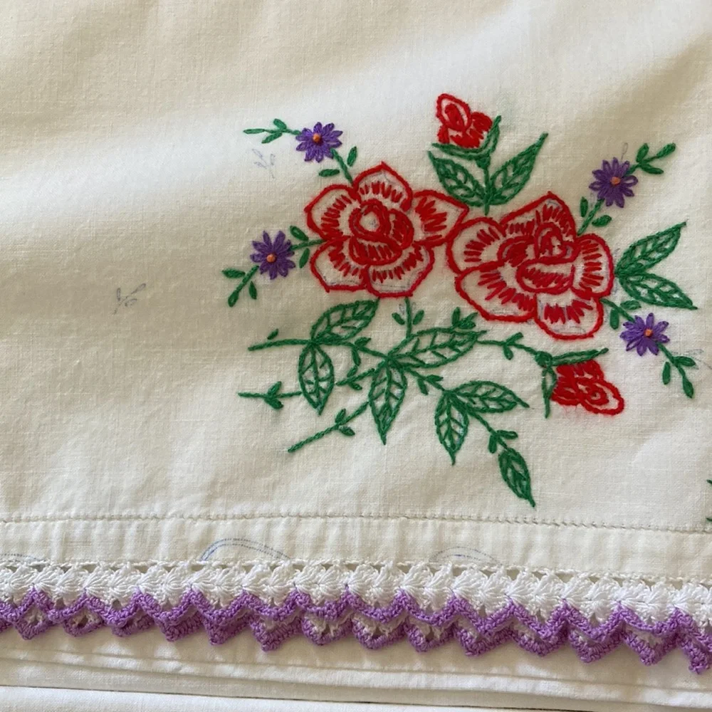 Vintage embroidered floral pillowcase set‎